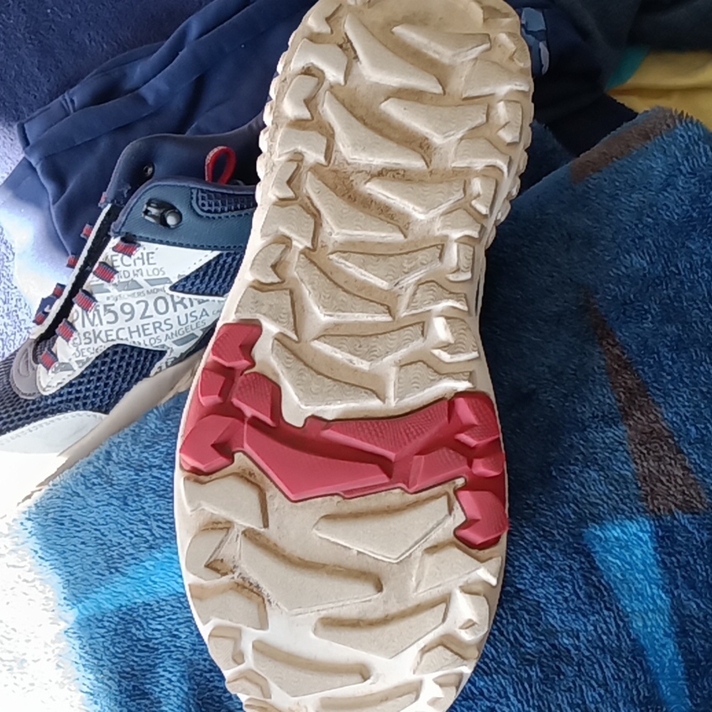 Shoe's - Picture 3 of 4